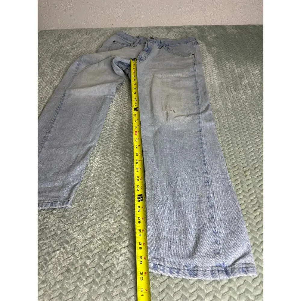 2000s Wrangler Light Wash Jeans 32x30 Straight Leg Distressed